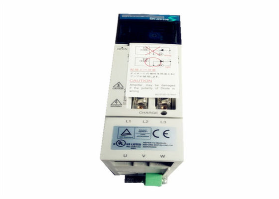 Της Mitsubishi 3-Phase 200W εναλλασσόμενου ρεύματος σερβο σερβο ενισχυτής εναλλασσόμενου ρεύματος Drive κ.-j2s-20B hc-MF23 με τη μηχανή