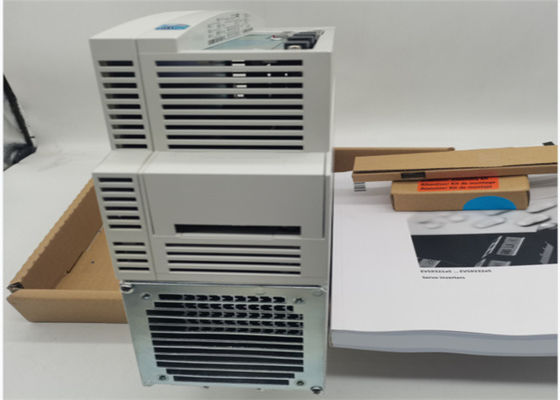 ΣΕΡΒΟ ΕΛΕΓΚΤΉΣ Lenze EVS9326-EIV004 9300 ΣΕΙΡΈΣ 400/480 VAC 11 KW (14,75 HP)