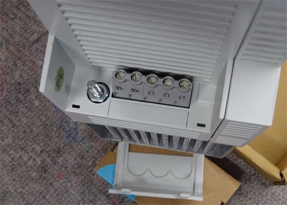 ΠΟΛΥ ΕΙΣΑΓΩΓΉ 2.6/2.3AMP DRIVE HIGHLINE Lenze E94AMHE0024A33NNNNM0044HX0051