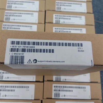 Γερμανία IC697CPM790 64 MHZ ΚΜΕ με την ικανότητα υπολογισμού που χρησιμοποιεί μια τριανταδυάμπιτη κινητή υποδιαστολή