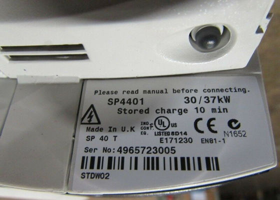 Βιομηχανικό σερβο Drive 37kW 400V 68A Unidrive SP4401 τεχνικών ελέγχου Nidec ΝΈΟ