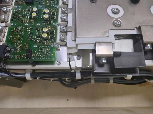 Το συνεχές ρεύμα Siemens 6SL3352-1AE35-0AA1 510-750 Β, 490 μια ενότητα 3 μηχανών φάσεις χρωμάτισε τις ενότητες