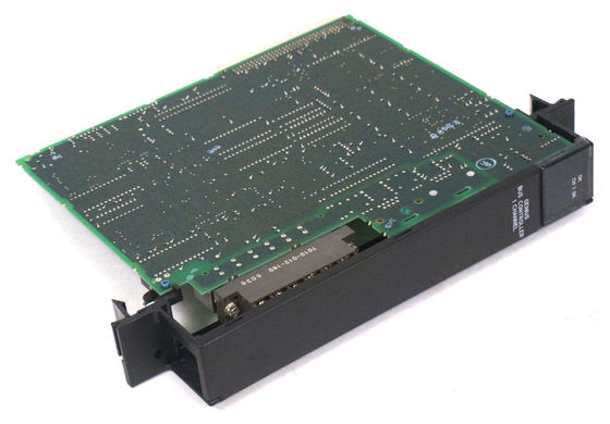 Η Γερμανία IC697BEM731 90-70 σειρές περιλαμβάνει 30 πτώσεις ανά κανάλι ΚΜΕ αναβοσβήνοντας τις οδηγήσεις