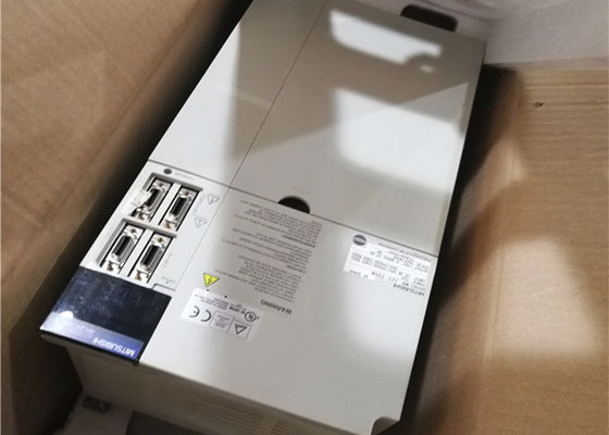 Βιομηχανικός ενισχυτής κ.-J2 της Mitsubishi κ.-j2s-700A MELSERVO οδηγών σερβο μηχανών εναλλασσόμενου ρεύματος 7KW 220V
