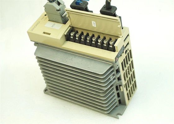 Η Yaskawa SGD-04AN 100V AC Servo Drive είναι ολοκαίνουργια στο αρχικό κουτί.