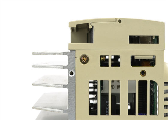 Τελευταία Yaskawa SGDL-03BP Servo Drives 3 Φάσεις στο αρχικό κουτί