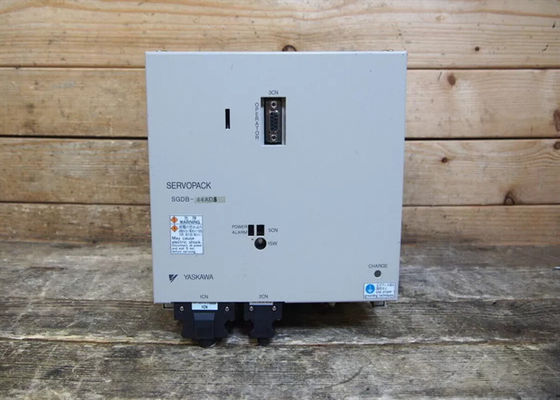 SGDB-44ADS Yaskawa Βιομηχανική Servo Drive ολοκαίνουργια πρωτότυπη