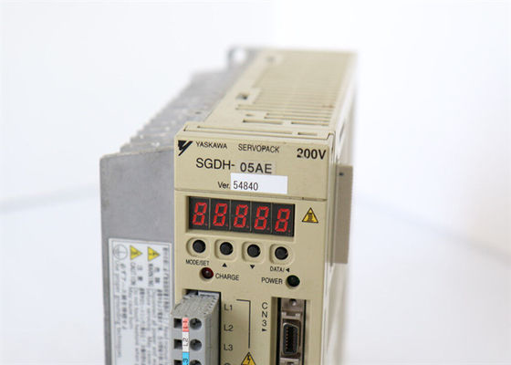 Η Yaskawa Sigma Σειρά 2 SGDH-05AE Servo Drive είναι ολοκαίνουργια σε κουτί.