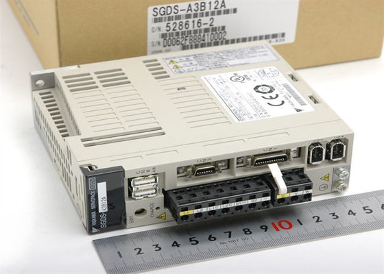 Η Yaskawa 0.03W Servo Drives SGDS-A3B12A ολοκαίνουργιο αρχικό κουτί