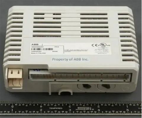 Πίνακας υπολογιστών με μονάδα PLC ABB AO820-3BSE008546R1