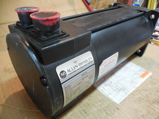 Υπηρετικοί κινητήρες της σειράς AB 1326AB-B2C-21 Torque Plus για την τροχιά 1391-DES AC