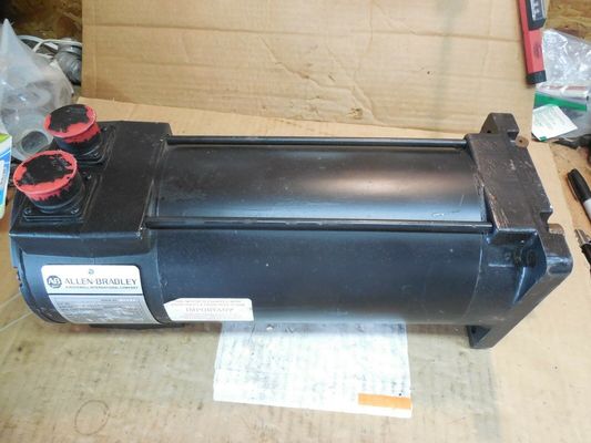 Υπηρετικοί κινητήρες της σειράς AB 1326AB-B2C-21 Torque Plus για την τροχιά 1391-DES AC