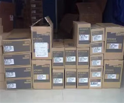 200-230 VAC Mitsubishi HC-RFS153 Σερβοκινητήρας ονομαστική ισχύς 1.500 W Βιομηχανικές τροφοδοσίες