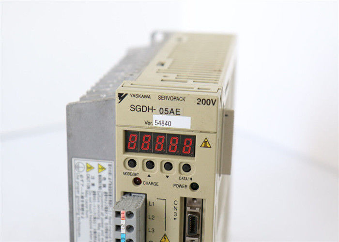 Η Yaskawa Sigma Σειρά 2 SGDH-05AE Servo Drive είναι ολοκαίνουργια σε κουτί.