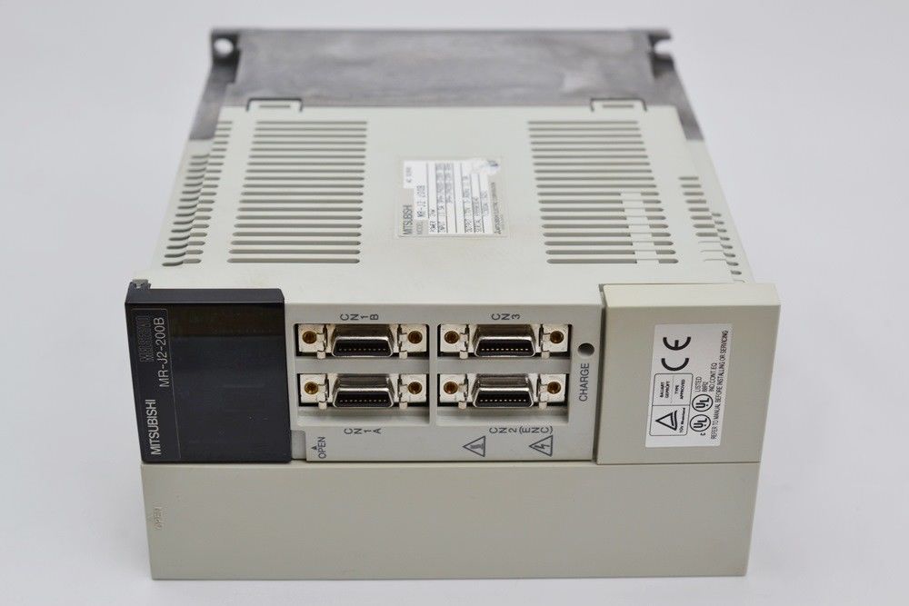 2.0kw MITSUBISHI MR-J2-200B Βιομηχανική τροφοδοσία τριών φάσεων AC200V SSCNET Type Interface