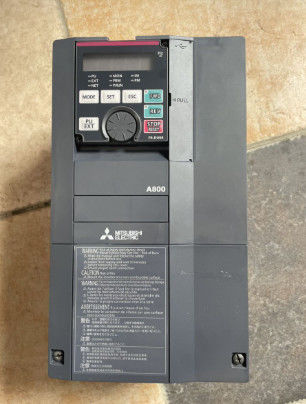 Mitsubishi FR-A820 Mitsubishi Ηλεκτρικός μετατροπέας συχνοτήτων 6.7Kva Απόδοση 3.7Kw Δυνατότητα κινητήρα