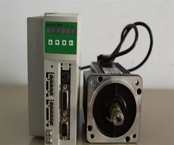 3 φάσεις 200 έως 240VAC 50/60Hz Βιομηχανικές τροφοδοτικές μονάδες 5.8A Έξοδος Διορισμένο ρεύμα 4 Ροταριακές τροφοδοτικές μηχανές